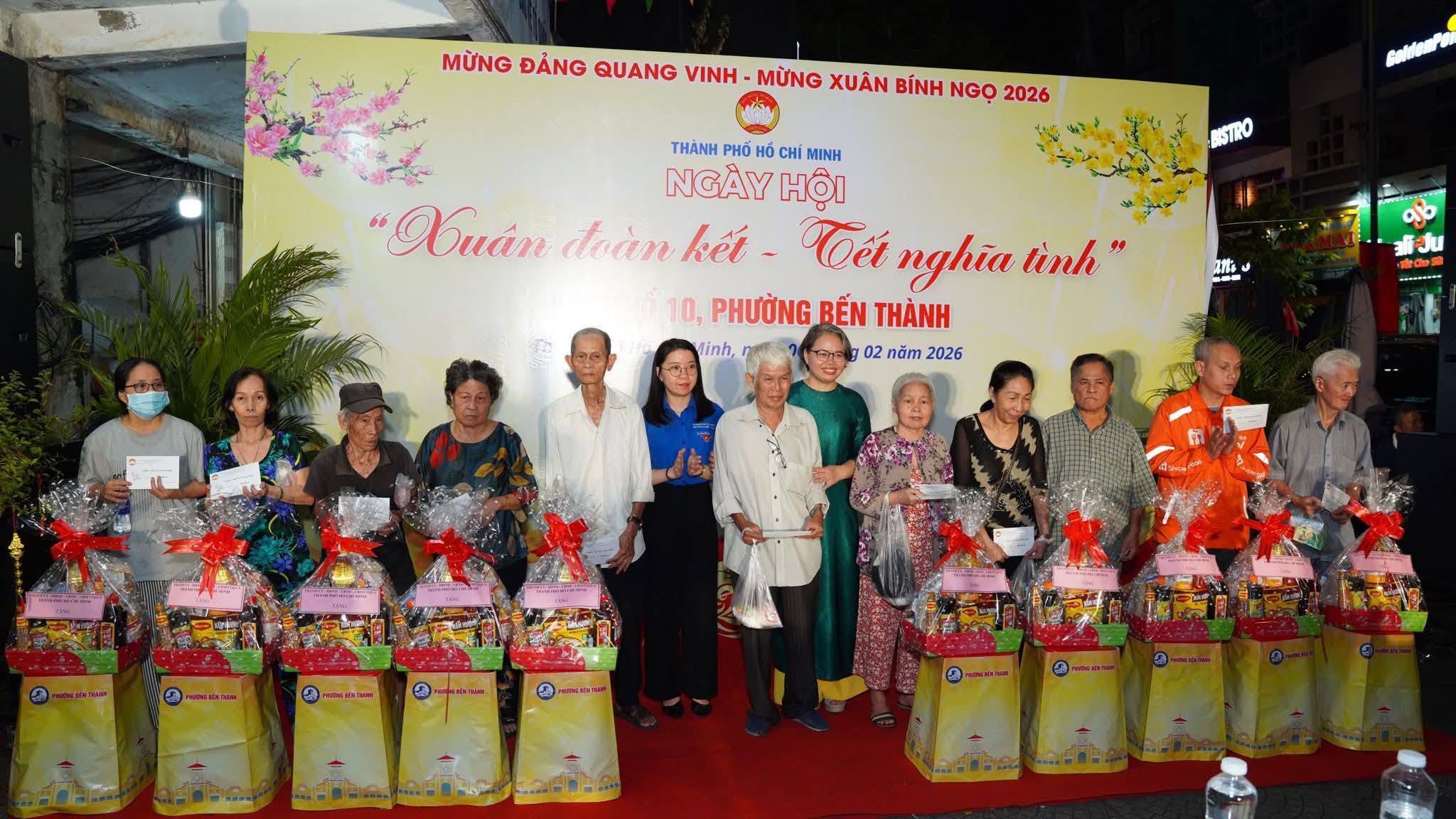 Ngày hội “Xuân đoàn kết - Tết nghĩa tình” tại Khu phố 10, phường Bến Thành